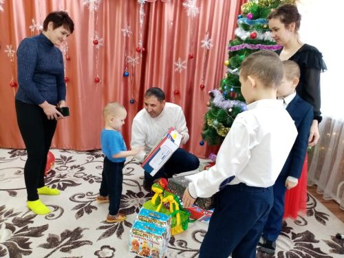 Сабыйларны сөендерделәр