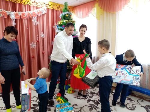 Сабыйларны сөендерделәр