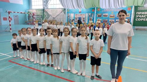 Балалар бакчасы балалары спорт бәйрәмендә