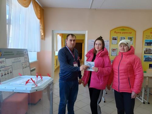 Сайлауга гаилә белән килү, матур традиция