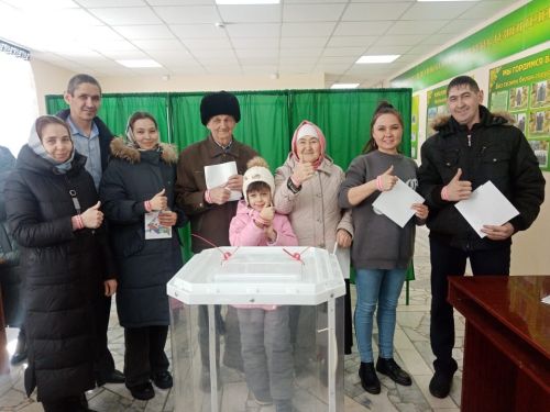Нигьмәтҗановлар бөтен гаилә белән бергә тавыш бирде