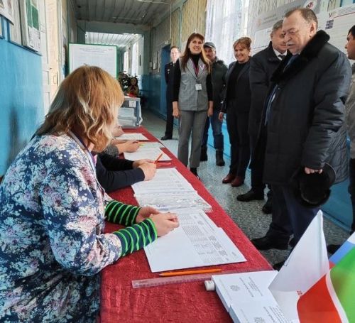 Активлыклары белән аерылып торалар