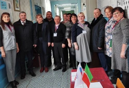 Активлыклары белән аерылып торалар