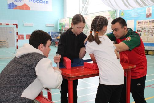 Нигез салучы һәм остаз призына