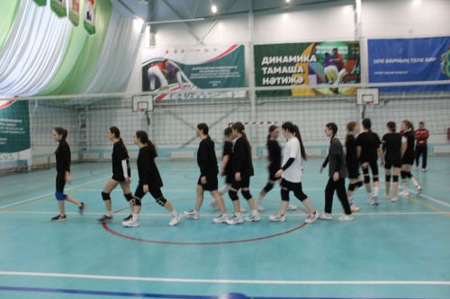 Яшь кызлар туп суга