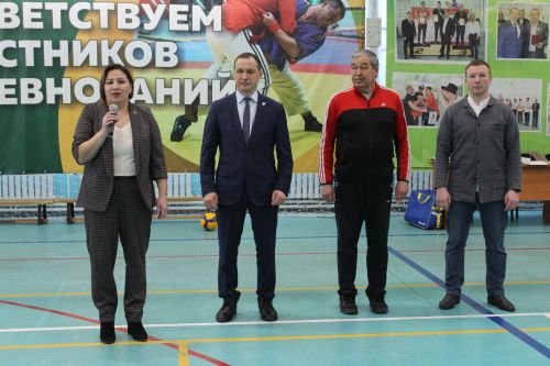 Яшь кызлар туп суга