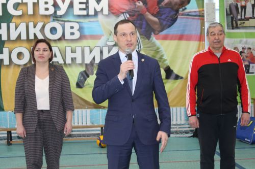 Яшь кызлар туп суга