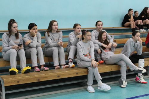 Яшь кызлар туп суга
