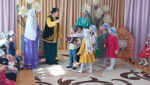 Теләченең икенче номерлы балалар бакчасында «Карга боткасы» бәйрәме узды