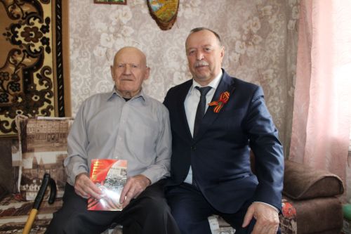 Якынлашып килүче Җиңү бәйрәме белән тәбрикләделәр
