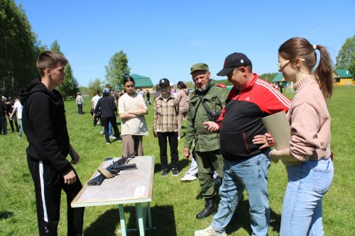Күчмә әләм һәм Кубок Шәткегә китте