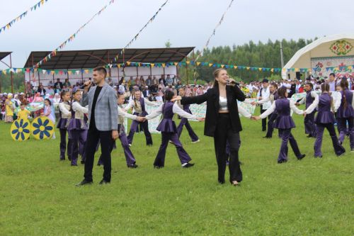 Сәхнә яныннан кеше өзелмәде