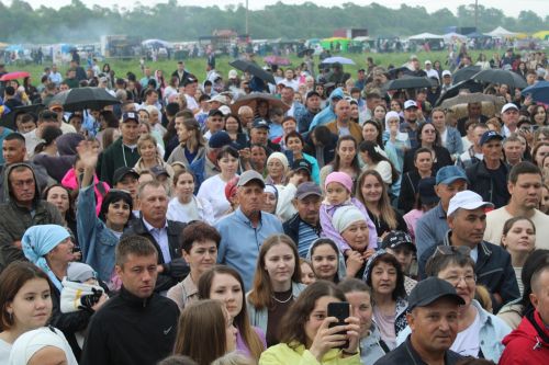 Сәхнә яныннан кеше өзелмәде