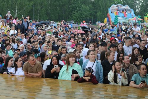 Сәхнә яныннан кеше өзелмәде