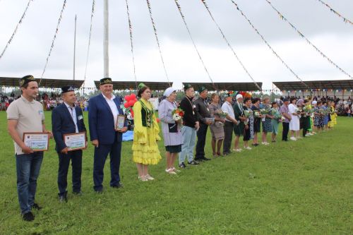 «Икмәк булса, җыр да була»:  сабантуенда алдынгыларны бүләкләделәр