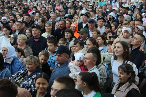 Сәхнә яныннан кеше өзелмәде