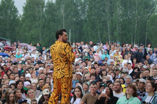 Сәхнә яныннан кеше өзелмәде
