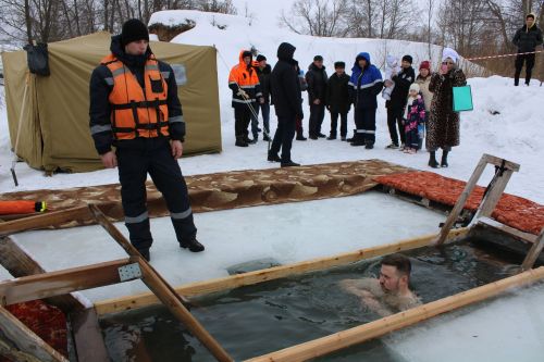 Бәке тишеп су коендылар