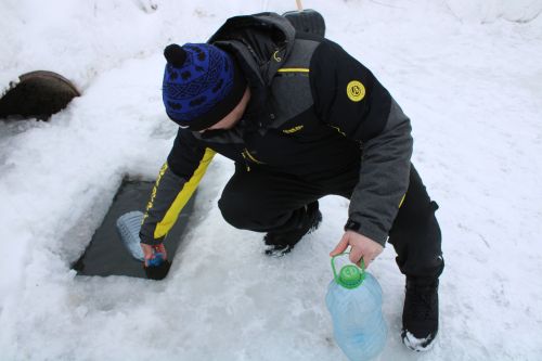 Бәке тишеп су коендылар
