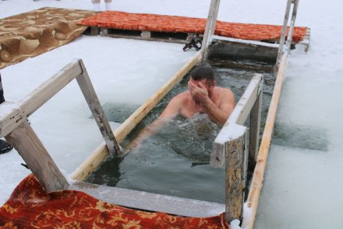 Бәке тишеп су коендылар