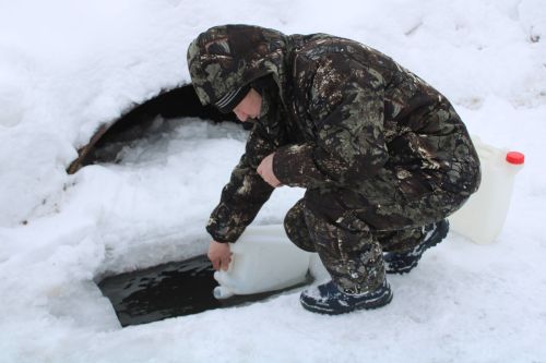Бәке тишеп су коендылар