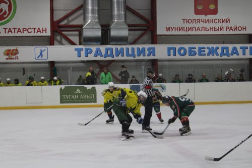 Иптәшләрчә хоккей ярышы