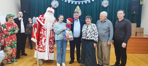 Баландышта балалар өчен бәйрәм оештырдылар