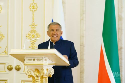 Татарстан Рәисе республика халкын Конституция көне белән тәбрикләде