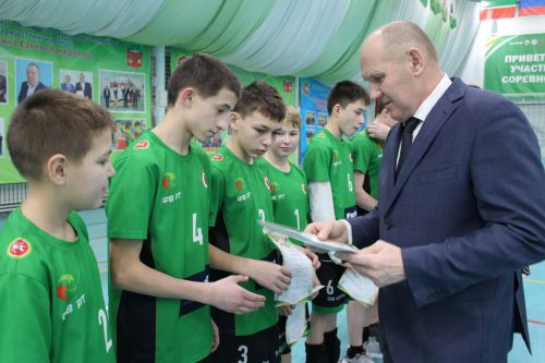 Егетләр командалары арасында волейбол ярышы узды