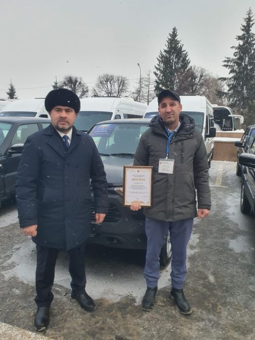 Җиңүчеләргә машина ачкычлары тапшырдылар