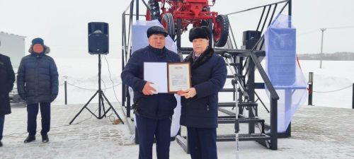 Теләчедә Гомәр  Байчуринның 135 еллыгына багышлап эшләнгән хәтер тактасын ачтылар