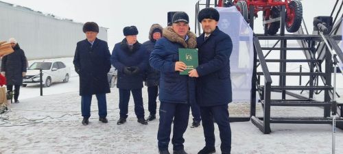Теләчедә Гомәр  Байчуринның 135 еллыгына багышлап эшләнгән хәтер тактасын ачтылар