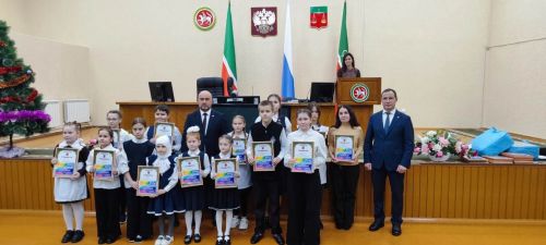 Коррупциягә каршы юнәлешле республика бәйгеләренең  җиңүчеләре бүләкләнде