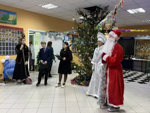 Шәтке мәктәбендә Яңа ел бәйрәме узды