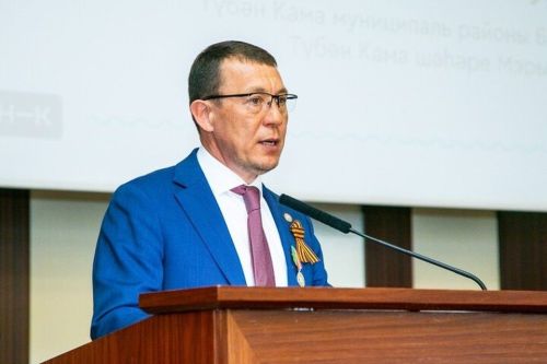 Тикшерүчеләр Түбән Каманың элеккеге мэры Рамил Муллинны кулга алуны сорыйлар