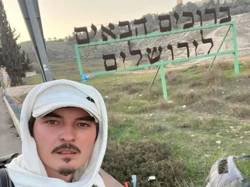 Казанда яшәүче берәү җәяү  Иерусалимга кадәр барып җиткән