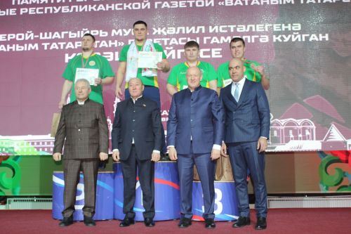 Герой - шагыйрь истәлегенә