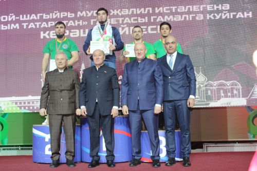 Герой - шагыйрь истәлегенә