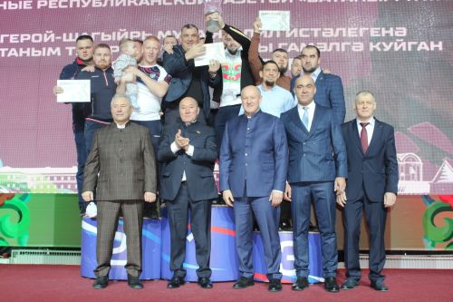Герой - шагыйрь истәлегенә