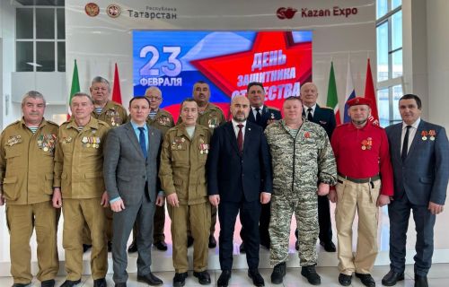 Казанда Ватанны саклаучылар көненә багышланган зур тантана узды