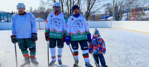 Шәтке  авылында  хоккей  ярышлары узды