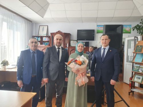 Бүген районның Үзәкләштерелгән китапханәләр челтәре директоры Дәүлиева Резидә Миңлехан кызының туган көне
