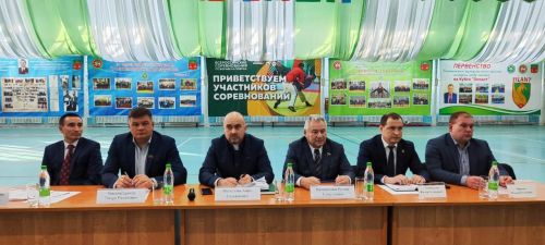 Теләче  урта  мәктәбе  укучылары  белән   аралаштылар