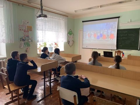 «Кырымның Россиягә яңадан кушылуы: Без бергә!» дип исемләнгән тематик класс сәгатьләре узды