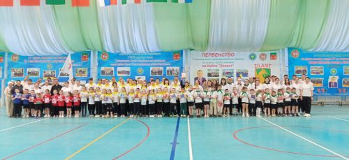 Бүген «Батыр» спорт комплексында «Папа, мама, я ~дружная семья» дип исемләнгән күңелле чара узды