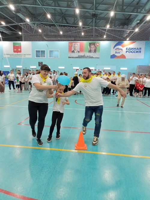 Бүген «Батыр» спорт комплексында «Папа, мама, я ~дружная семья» дип исемләнгән күңелле чара узды