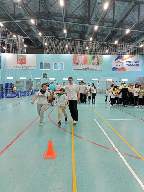 Бүген «Батыр» спорт комплексында «Папа, мама, я ~дружная семья» дип исемләнгән күңелле чара узды