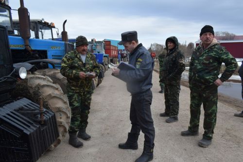 Кырлар, тургайлар дәшә…