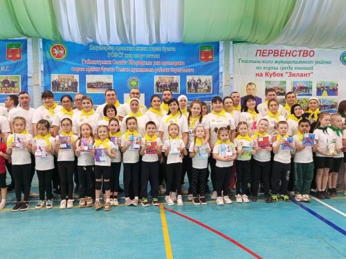 Бүген «Батыр» спорт комплексында «Папа, мама, я ~дружная семья» дип исемләнгән күңелле чара узды