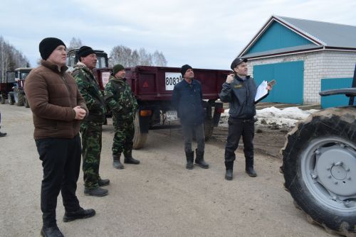 Кырлар, тургайлар дәшә…